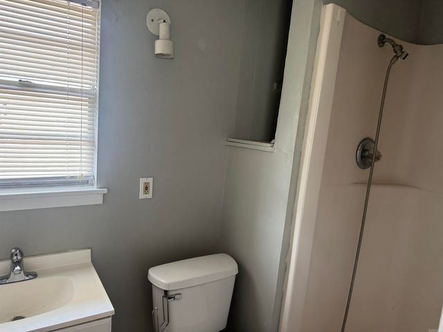 105 W 37TH, Pine Bluff, AR 71603