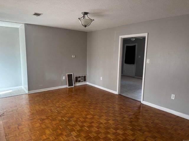 105 W 37TH, Pine Bluff, AR 71603