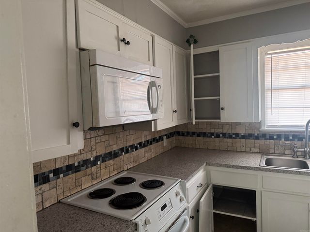 105 W 37TH, Pine Bluff, AR 71603