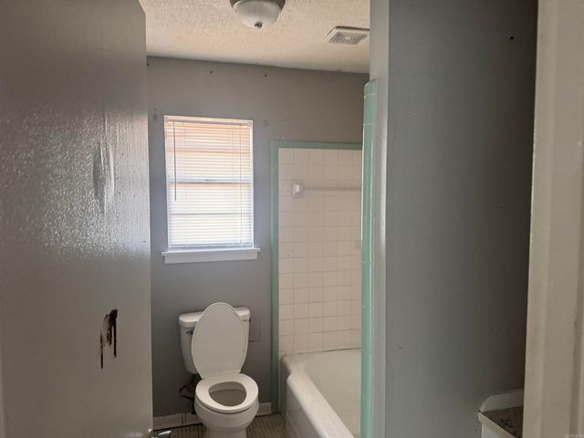 105 W 37TH, Pine Bluff, AR 71603