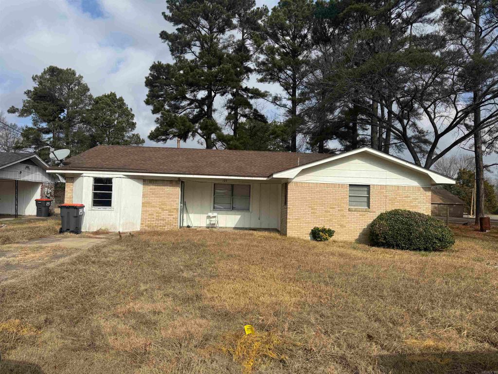 105 W 37TH, Pine Bluff, AR 71603