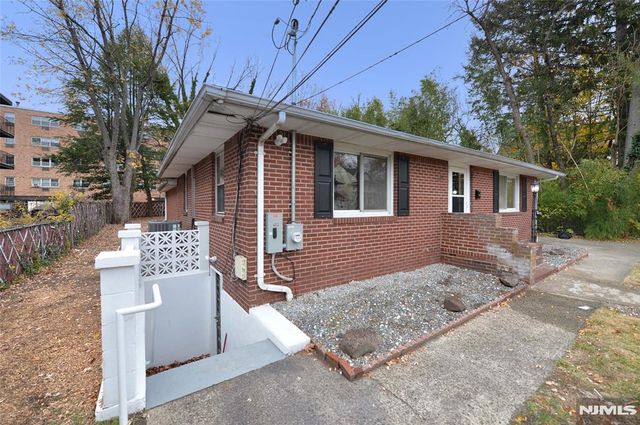 60 Poplar Avenue, Hackensack, NJ 07601