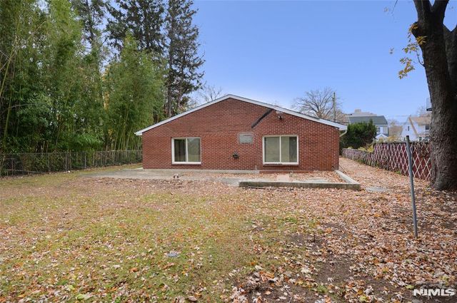 60 Poplar Avenue, Hackensack, NJ 07601