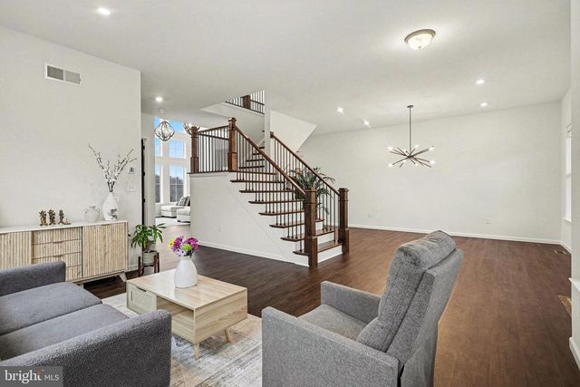 802 BLAKE DR, York, PA 17402