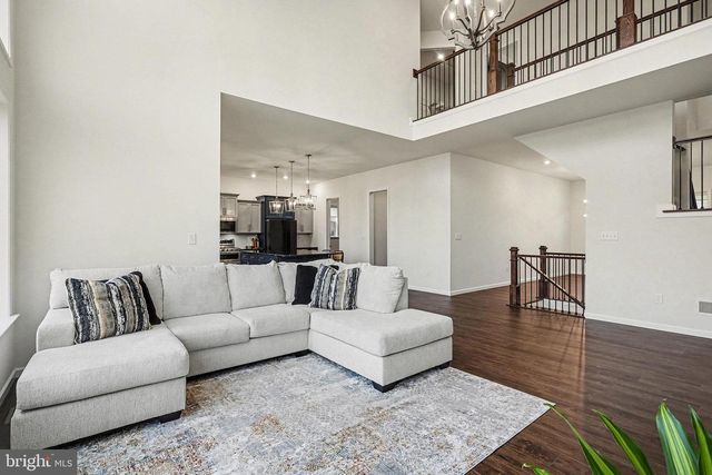 802 BLAKE DR, York, PA 17402