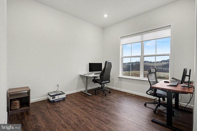 802 BLAKE DR, York, PA 17402