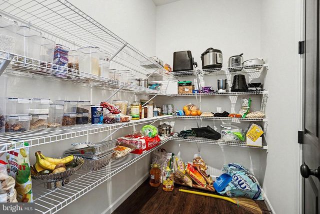 802 BLAKE DR, York, PA 17402