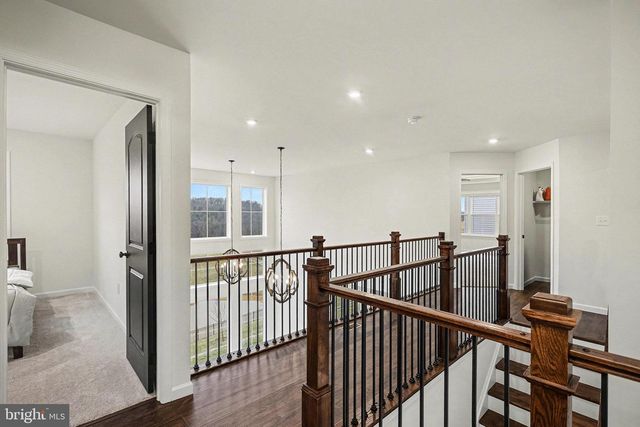 802 BLAKE DR, York, PA 17402