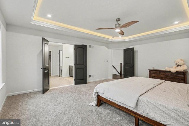 802 BLAKE DR, York, PA 17402