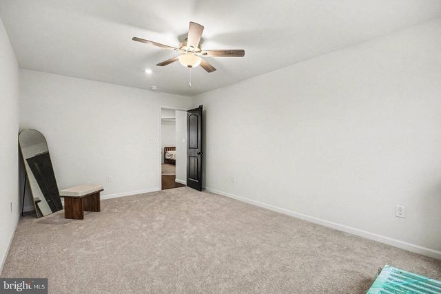 802 BLAKE DR, York, PA 17402