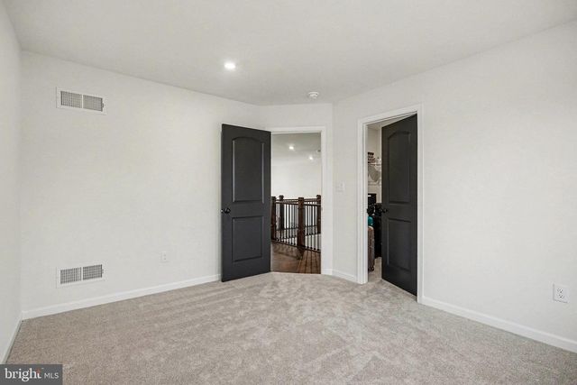 802 BLAKE DR, York, PA 17402