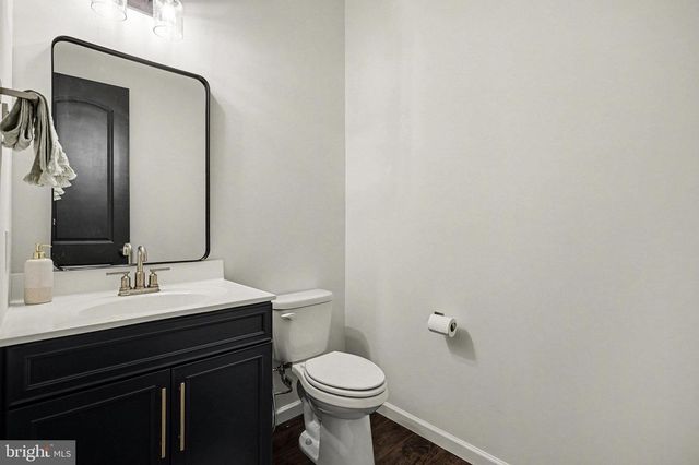 802 BLAKE DR, York, PA 17402