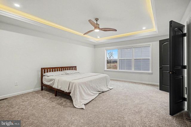 802 BLAKE DR, York, PA 17402