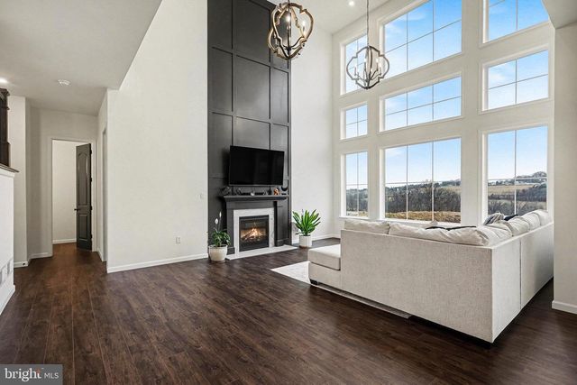 802 BLAKE DR, York, PA 17402