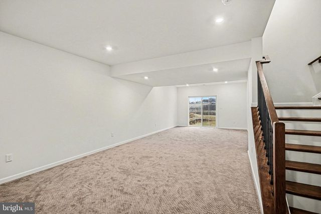 802 BLAKE DR, York, PA 17402