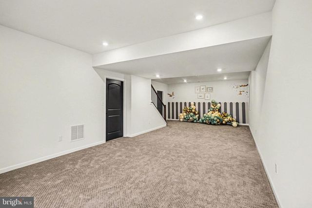 802 BLAKE DR, York, PA 17402