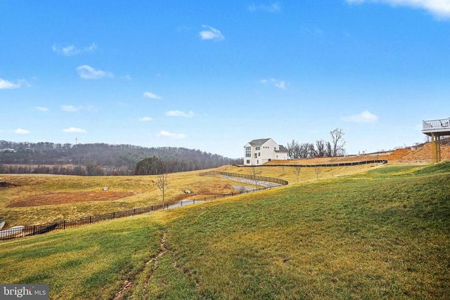 802 BLAKE DR, York, PA 17402