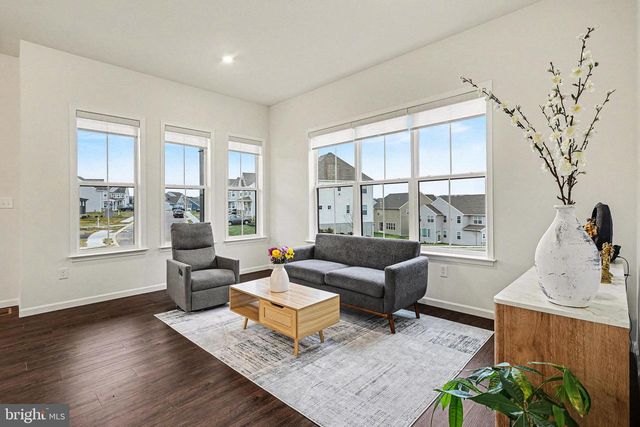 802 BLAKE DR, York, PA 17402