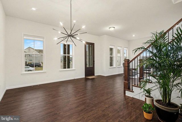 802 BLAKE DR, York, PA 17402