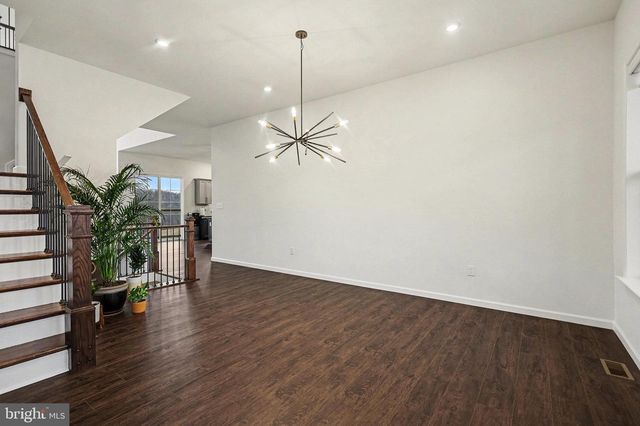 802 BLAKE DR, York, PA 17402