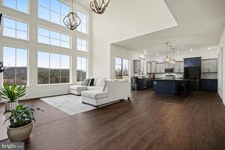 802 BLAKE DR, York, PA 17402