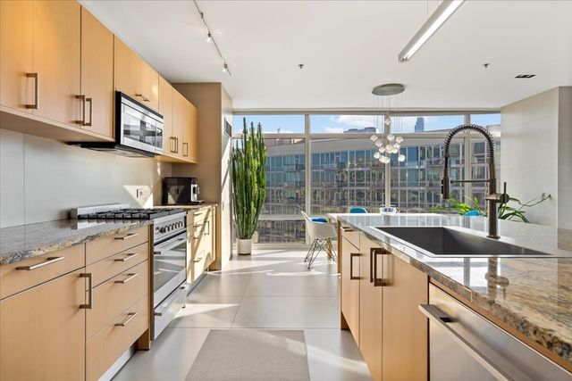 510 W Erie Street 1801, Chicago, IL 60654