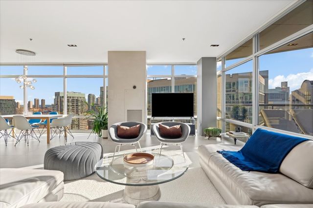 510 W Erie Street 1801, Chicago, IL 60654