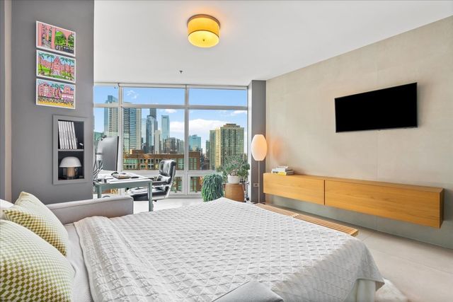 510 W Erie Street 1801, Chicago, IL 60654