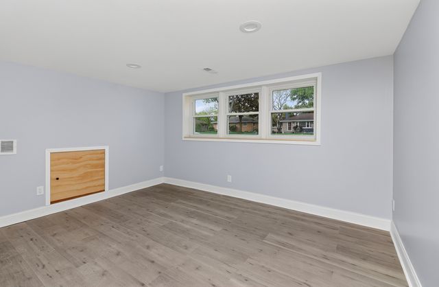 15 W 56th Street, Westmont, IL 60559
