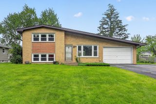 15 W 56th Street, Westmont, IL 60559