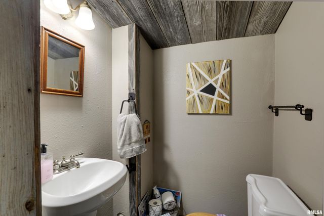 4003 MARIAN Drive, Quincy, IL 62305