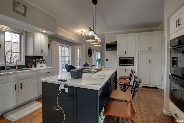 4003 MARIAN Drive, Quincy, IL 62305