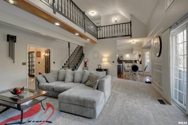 4003 MARIAN Drive, Quincy, IL 62305