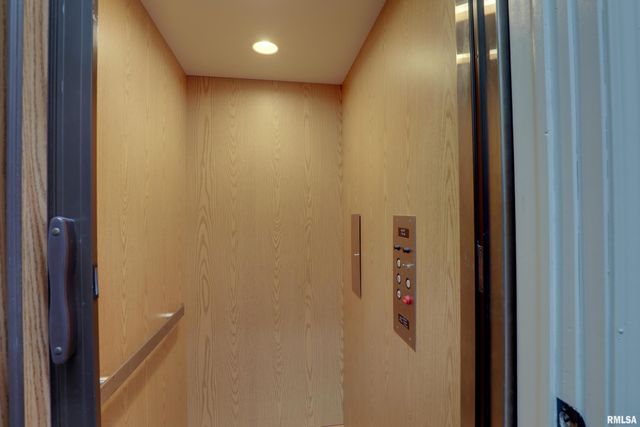 4003 MARIAN Drive, Quincy, IL 62305