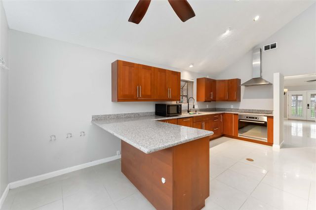 1926 Mosa Creek Court, Houston, TX 77017