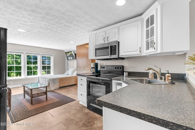1219 Taylor Wood Rd, Simpsonville, KY 40067