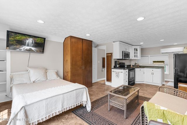 1219 Taylor Wood Rd, Simpsonville, KY 40067