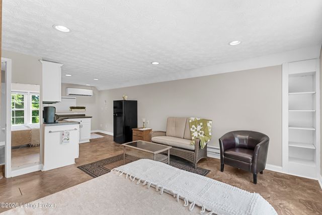 1219 Taylor Wood Rd, Simpsonville, KY 40067