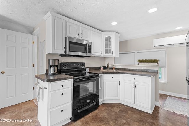 1219 Taylor Wood Rd, Simpsonville, KY 40067