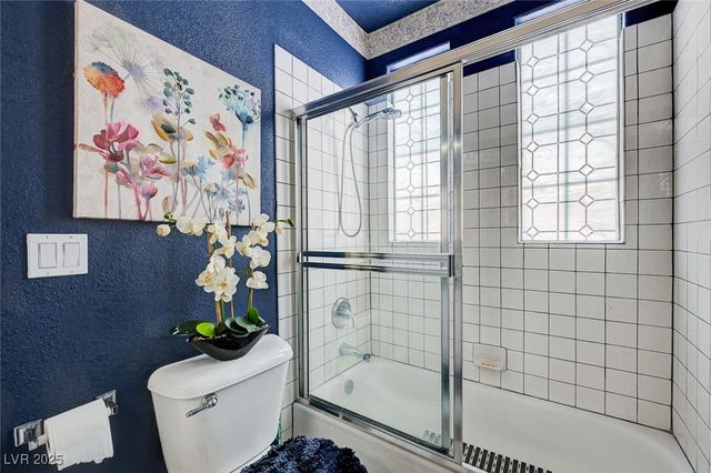 8960 Lansberry Court, Las Vegas, NV 89147