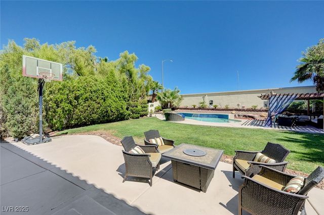 8960 Lansberry Court, Las Vegas, NV 89147