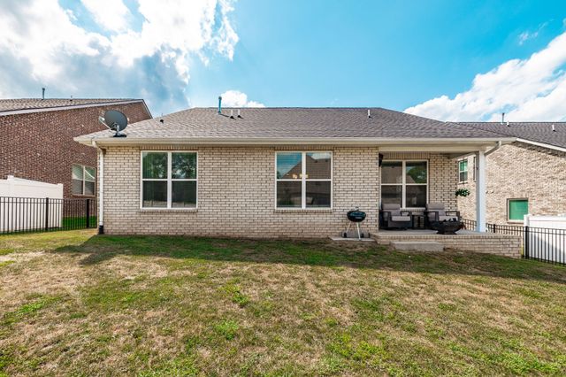241 Griffin Ln, Gallatin, TN 37066
