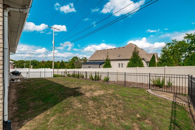 241 Griffin Ln, Gallatin, TN 37066