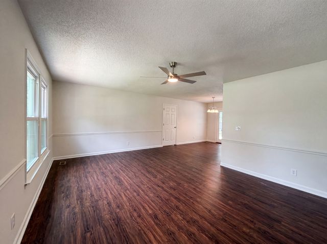 4023 Cavalier Dr, Murfreesboro, TN 37129