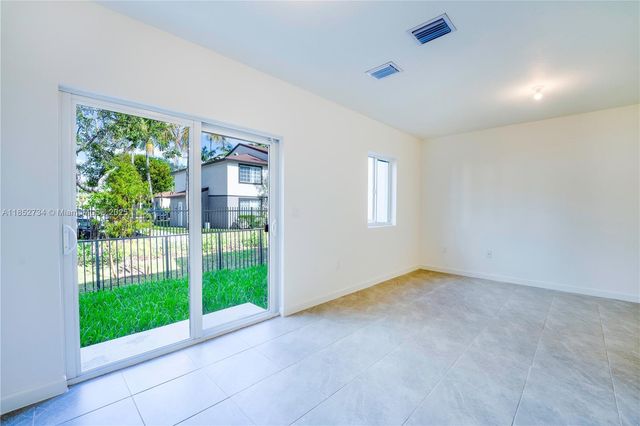 5125 SW 37th St, Pembroke Park, FL 33023