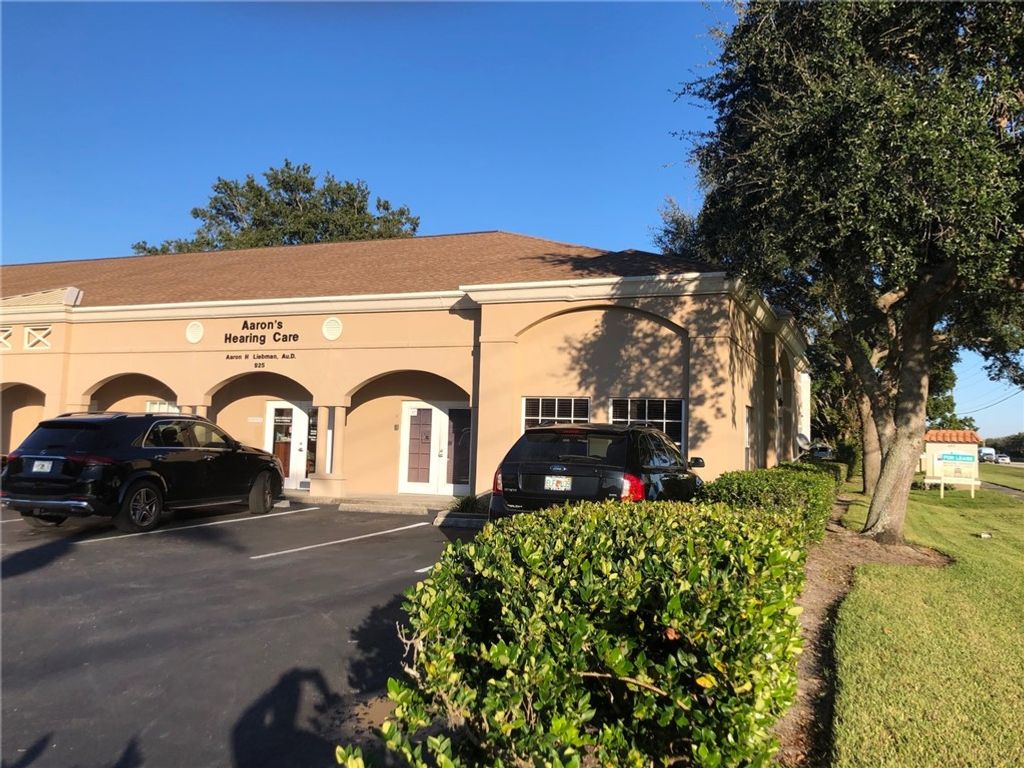 923 37th Place, Vero Beach, FL 32960