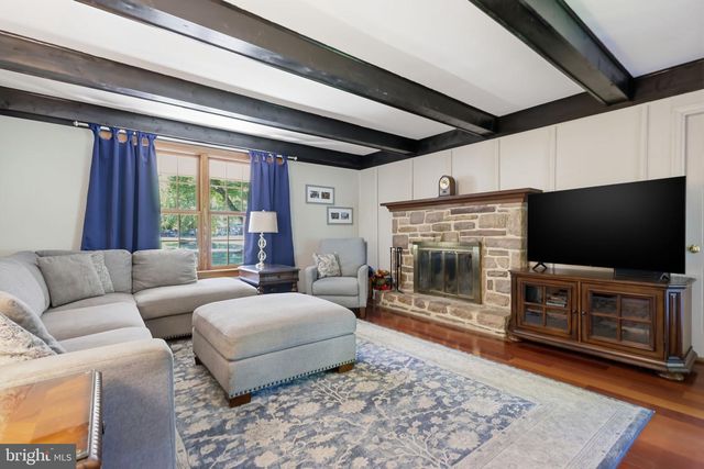 10 PHEASANT DR, Holland, PA 18966