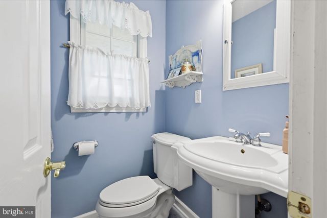 10 PHEASANT DR, Holland, PA 18966
