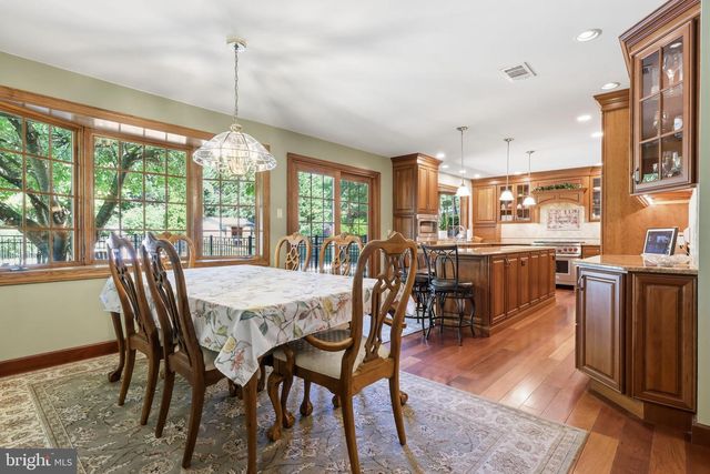 10 PHEASANT DR, Holland, PA 18966