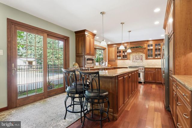 10 PHEASANT DR, Holland, PA 18966